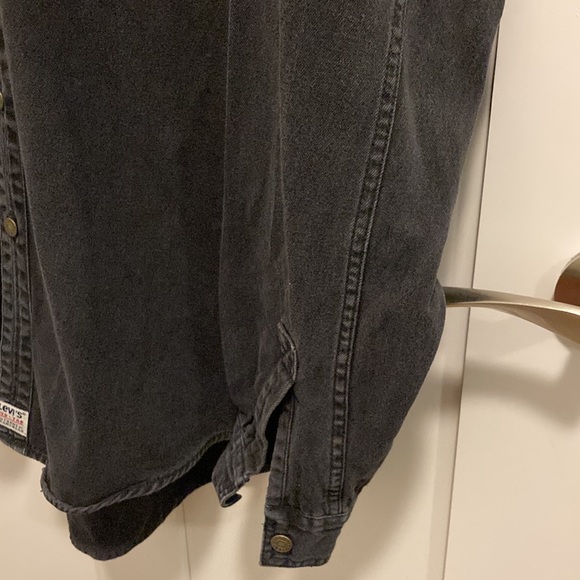 Men’s black denim shirt. Levi’s. - Picture 4 of 6